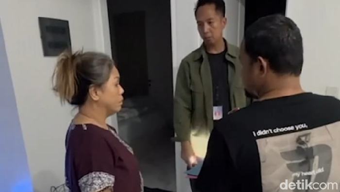 Helen bandar narkoba di Jambi tak berkutik saat ditangkap polisi di Kembangan, Jakarta Barat, pada Kamis (10/10/2024) pukul 04.00 WIB.