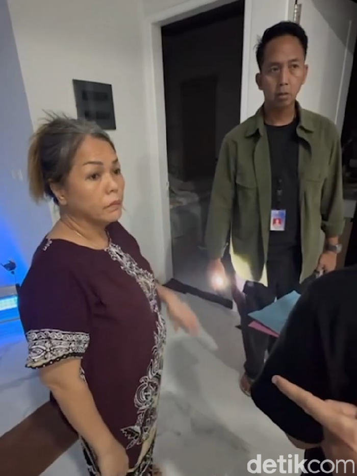 Helen bandar narkoba di Jambi tak berkutik saat ditangkap polisi di Kembangan, Jakarta Barat, pada Kamis (10/10/2024) pukul 04.00 WIB.