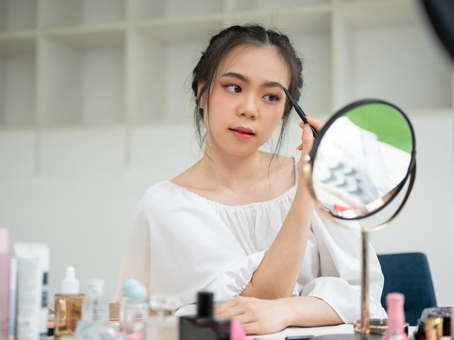 Ilustrasi pensil alis