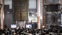 Kunjungan Imam Besar Masjid Nabawi Syekh Ahmad bin Ali Al-Hudhaify ke Indonesia merupakan bagian dari inisiatif besar Arab Saudi untuk memperkuat hubungan diplomatik dan keagamaan dengan negara-negara Islam, terutama Indonesia.