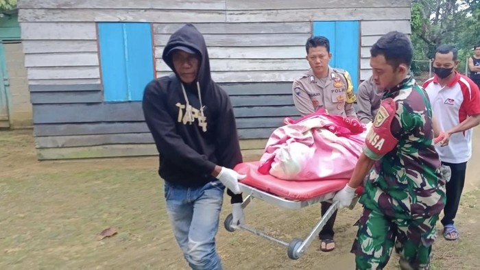 Jenazah Lenny yang diduga dibunuh suaminya dievakuasi.