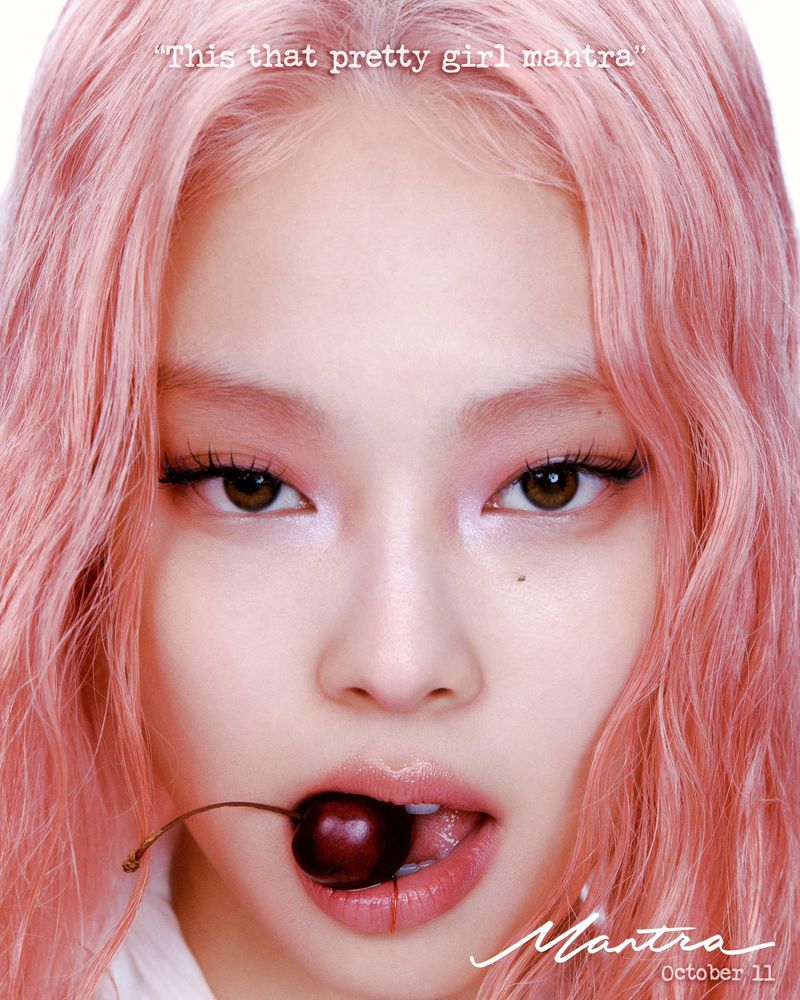 Foto Jennie BLACKPINK untuk single Mantra.