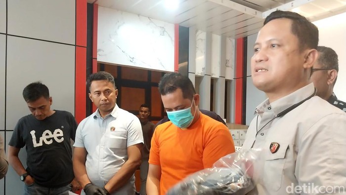 Kasat Reskrim Polrestabes Medan saat konferensi pers. (Foto: Finta Rahyuni/detikSumut).