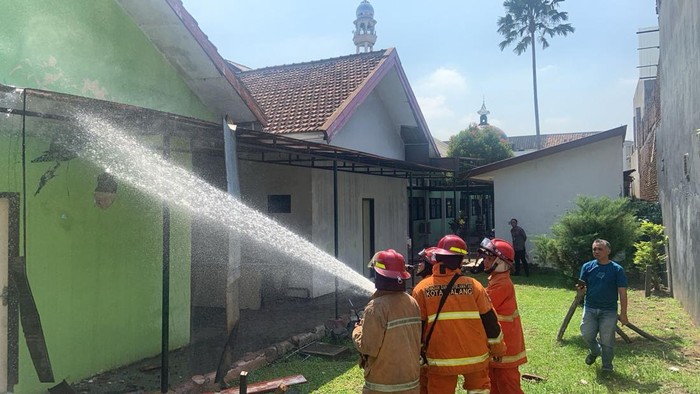 Kebakaran gudang eks kantor Dinsos Malang