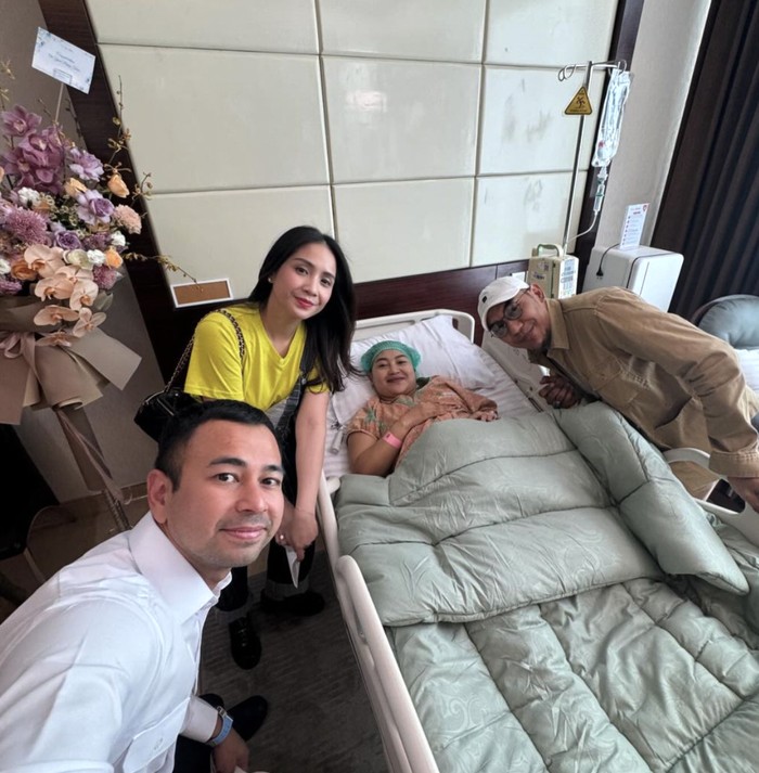 Kulineran Seru Mpok Alpa, Cicip Tomat hingga Pamer Sirsak Jumbo Kulineran Seru Mpok Alpa, Cicip Tomat hingga Pamer Sirsak Jumbo