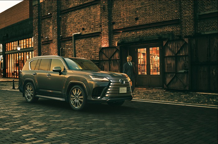 Lexus LX 700h