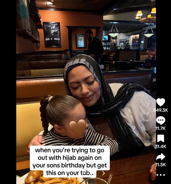 Makan di Restoran Pakai Hijab, Wanita Ini Temukan Tulisan Rasis di Bonnya