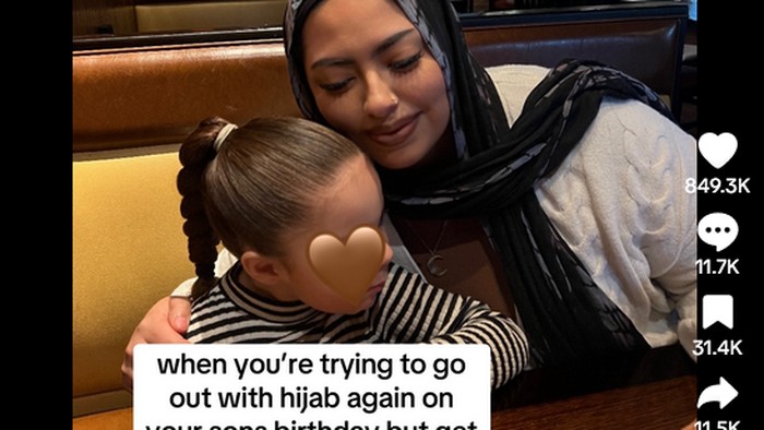Makan di Restoran Pakai Hijab, Wanita Ini Temukan Tulisan Rasis di Bonnya