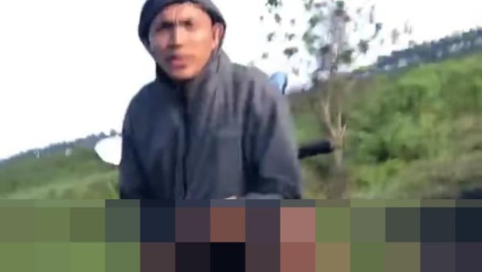 Seorang pria di Manado, Sulawesi Utara (Sulut), membuat heboh lantaran memamerkan alat vitalnya ke wanita yang hendak jogging di Karpet Biru Manado.