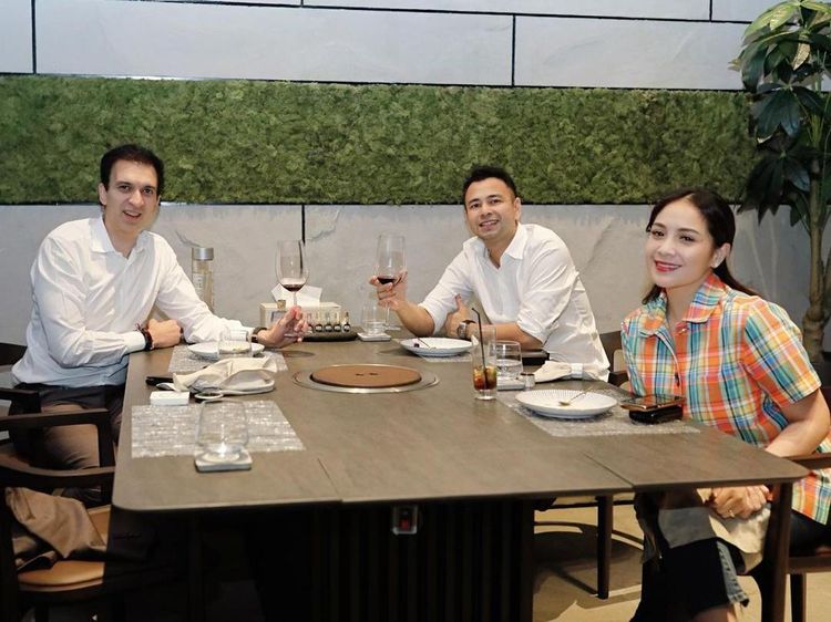 Serunya Manoj Punjabi Saat Makan Bareng Boy William dan Raffi Ahmad