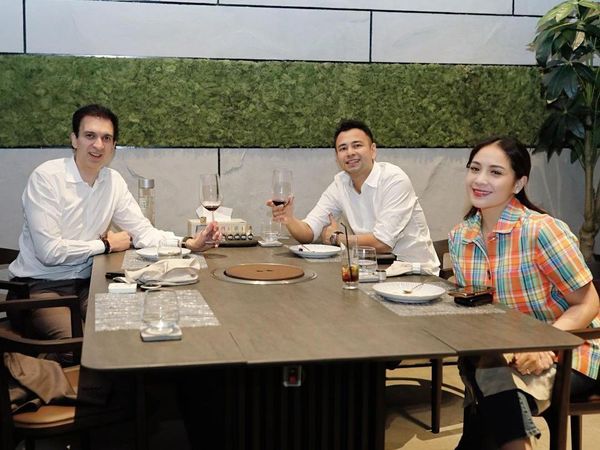 Serunya Manoj Punjabi Saat Makan Bareng Boy William dan Raffi Ahmad