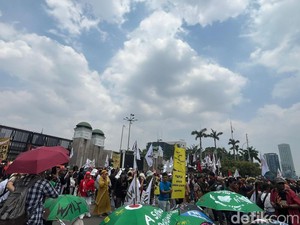 Massa Demo di DPR Makan Badan Jalan, Lalin Gatsu Tersendat