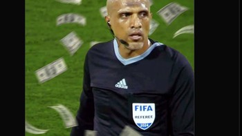 Pak wasit hati-hati... banyak yang nyumpahin. Foto: X.com