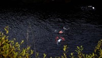 Silfra Fissure, sebuah keajaiban alam yang tersembunyi di Taman Nasional Thingvellir, Islandia, menawarkan pengalaman yang luar biasa bagi para pengunjungnya.  