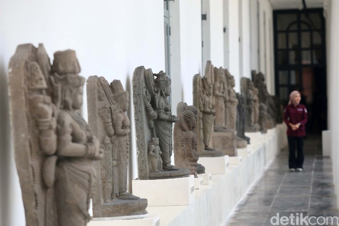 Museum Nasional Indonesia Segera Dibuka Museum Nasional Indonesia (MNI) akan kembali dibuka 15 Oktober 2024 mendatang. Sebelumnya museum ini ditutup usai mengalami kebakaran pada 16 September tahun 2023.