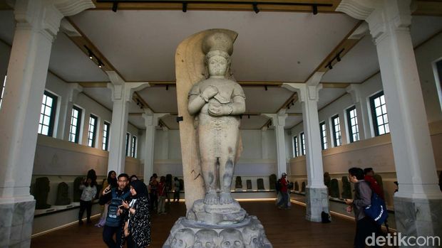 Museum Nasional Indonesia (MNI) akan kembali dibuka 15 Oktober 2024 mendatang. Sebelumnya museum ini ditutup usai mengalami kebakaran pada 16 September tahun 2023.