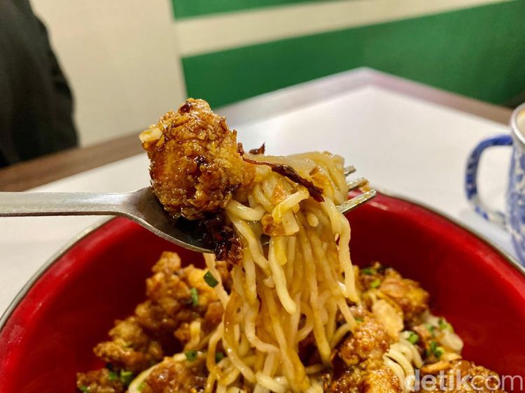 Cicip Mie Mala hingga Es ABCD di Kopitiam Kekinian