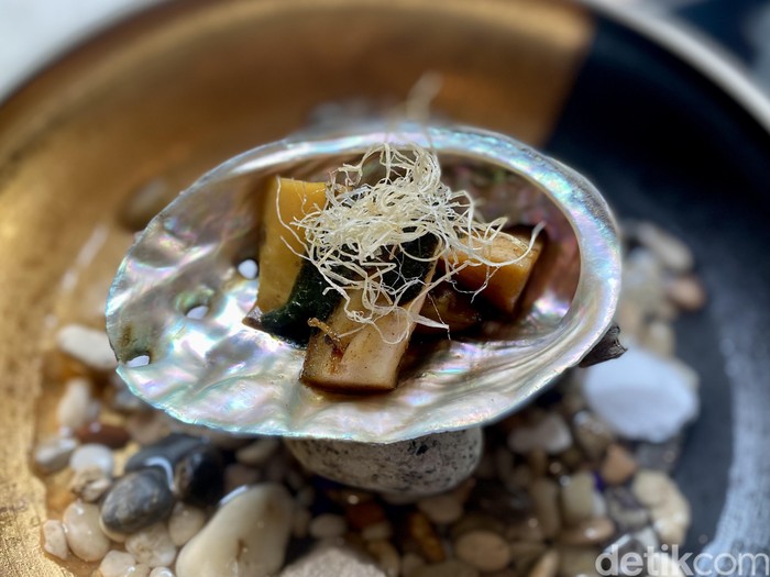 Oishii! Karage yang Hitam Pekat hingga Dessert Mont-Blanc Buatan Chef Jepang