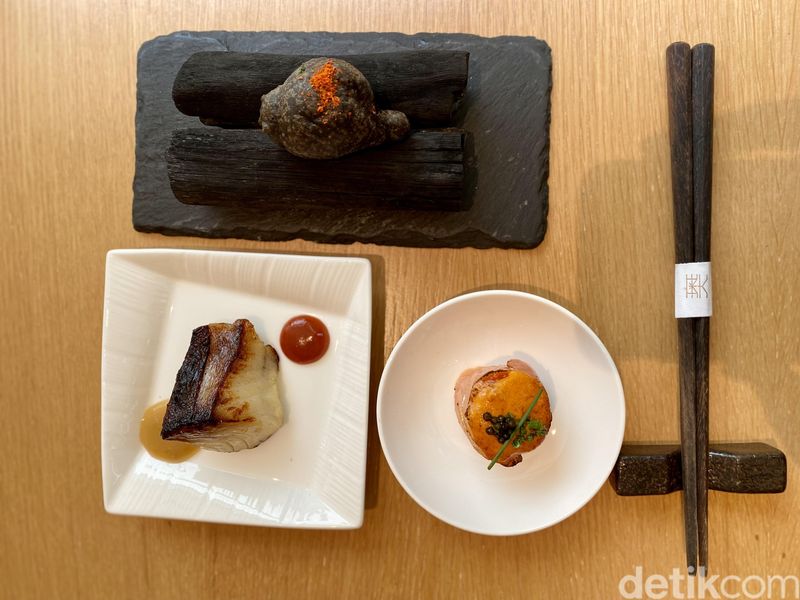 Oishii! Karage yang Hitam Pekat hingga Dessert Mont-Blanc Buatan Chef Jepang