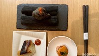 Dengan keahliannya tersebut, chef Uno coba membawa dimensi baru yang menarik pada hidangan di OKU. Mengingat OKU merupakan restoran Jepang yang memadukan estetika modern dengan suasana hangat. Foto: detikcom/Riska Fitria