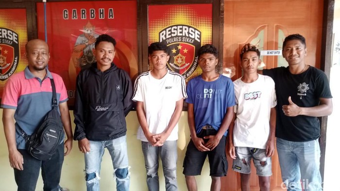 Para pelaku pencurian motor. (Dok. Polres Sikka)