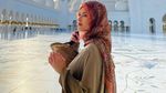 Saat Pegulat Summer Rae Liburan ke UEA: Berkunjung ke Masjid