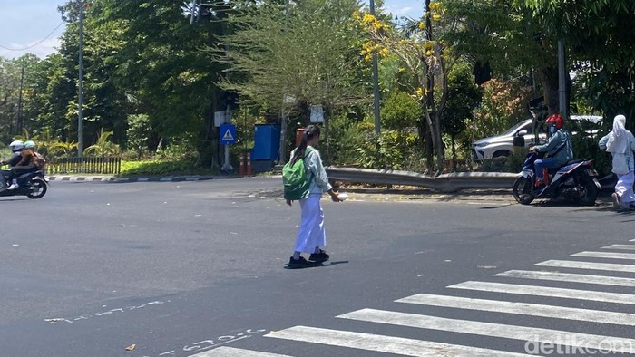 Penampakan Hari Tanpa Bayangan di Kota Surabaya pukul 11.15 WIB Jumat (11/10/2024)