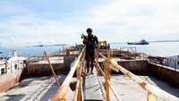Penghentian operasional dua kapal keruk (dradger) MV YC 6 dan MV ZS 9 ini dilakukan lantaran belum ada izin dan dokumen yang lengkap untuk hasil kerukan (dumping) di Perairan Batam, Kepulauan Riau.