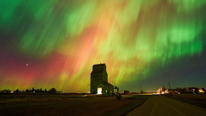 People watch as an aurora borealis, also known as the northern lights, lights up the night sky from Montrose Point, Thursday, Oct. 10, 2024, in Chicago. (Tyler Pasciak LaRiviere/Chicago Sun-Times via AP)