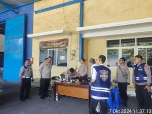 Polisi Cek Pengamanan Gudang Logistik KPU di Surabaya Jelang Pemilu