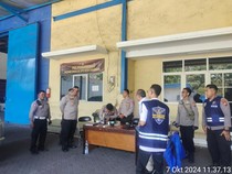 Polisi Cek Pengamanan Gudang Logistik KPU di Surabaya Jelang Pemilu