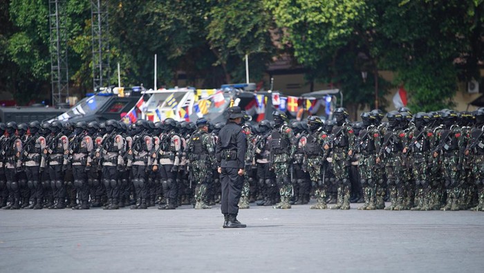 Polri melalukan gladi bersih apel gelar pasukan pengamanan untuk momen pengambilan sumpah Presiden dan Wakil Presiden terpilih Prabowo Subianto-Gibran Rakabuming Raka. (dok. SDM Polri) Polri melalukan gladi bersih apel gelar pasukan pengamanan untuk momen pengambilan sumpah Presiden dan Wakil Presiden terpilih Prabowo Subianto-Gibran Rakabuming Raka. (dok. SDM Polri)