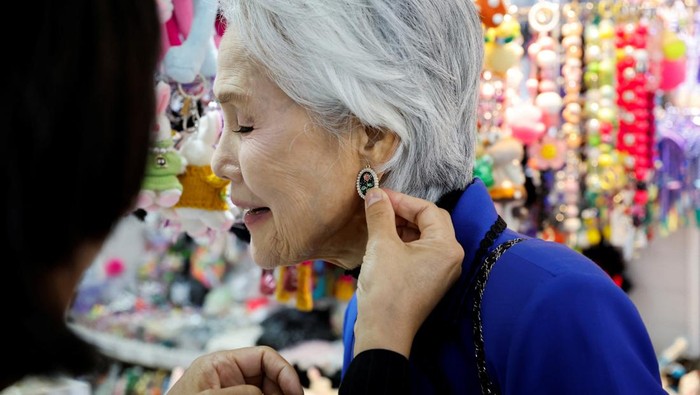 Choi Soon-hwa, an 81-year-old senior model who won the best dressed award at Miss Universe Korea as the oldest contestant, poses for a photograph in Seoul, South Korea October 4, 2024. REUTERS/Kim Soo-hyeon     TPX IMAGES OF THE DAY