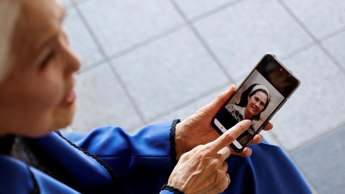 Choi Soon-hwa, an 81-year-old senior model who won the best dressed award at Miss Universe Korea as the oldest contestant, poses for a photograph in Seoul, South Korea October 4, 2024. REUTERS/Kim Soo-hyeon     TPX IMAGES OF THE DAY