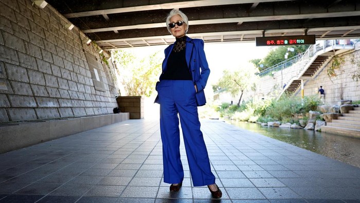 Choi Soon-hwa, an 81-year-old senior model who won the best dressed award at Miss Universe Korea as the oldest contestant, poses for a photograph in Seoul, South Korea October 4, 2024. REUTERS/Kim Soo-hyeon     TPX IMAGES OF THE DAY