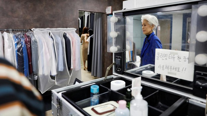 Choi Soon-hwa, an 81-year-old senior model who won the best dressed award at Miss Universe Korea as the oldest contestant, poses for a photograph in Seoul, South Korea October 4, 2024. REUTERS/Kim Soo-hyeon     TPX IMAGES OF THE DAY