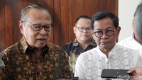 Sementara, Kardinal Suharyo berpesan kepada Pramono untuk mengatasi masalah kesenjangan di Jakarta.   