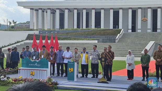 Presiden Joko Widodo (Jokowi) meresmikan istana negara di Ibu Kota Nusantara (IKN), Kalimantan Timur, Jumat (11/10/2024). (CNBC Indonesia/Emir Yanwardhana)