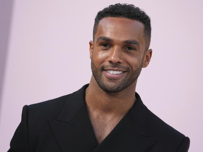 Pria Paling Tampan Menurut Golden Ratio Lucien Laviscount di premiere