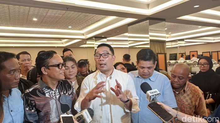 Relawan Jokowi hingga Prabowo Subianto resmi mendukung paslon nomor urut 1, Ridwan Kamil-Suswono (RIDO). (Kurniawan F/detikcom)