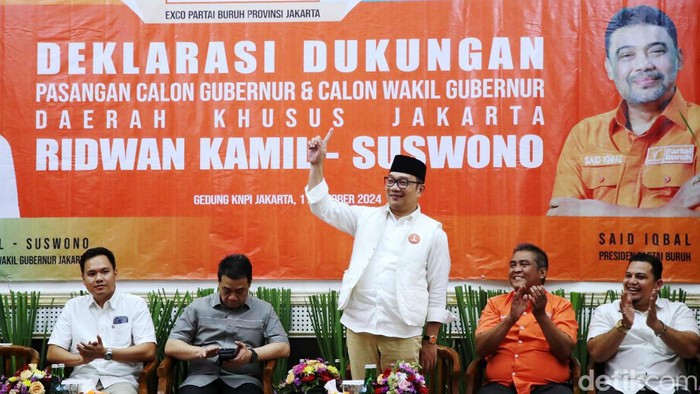 Ridwan Kamil Dapat Dukungan dari Partai Buruh di Pilgub Jakarta Ridwan Kamil kembali mendapat dukungan di Pilgub Jakarta, Jumat (11/10/2024). Kali ini dukungan datang dari Partai Buruh.