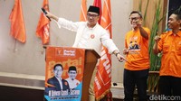 Deklarasi dukungan ini tidak hanya diikuti oleh Partai Buruh dan serikat buruh, tetapi juga melibatkan berbagai elemen masyarakat, termasuk beberapa federasi buruh seperti FSPMI dan KSPI, serta majelis taklim dan komunitas-komunitas lainnya.  