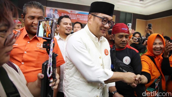 Ridwan Kamil kembali mendapat dukungan di Pilgub Jakarta, Jumat (11/10/2024). Kali ini dukungan datang dari Partai Buruh.