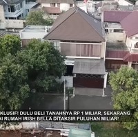Sebelum menikah dengan Ammar Zoni pada 2019 lalu, Irish Bella sudah membeli sebuah rumah dari hasil kerja kerasnya sendiri sebagai aktris. Ia kemudian pindah ke rumah baru bersama Ammar. Perceraian terjadi, Irish Bella pun memutuskan kembali ke rumah ini.  (Foto: YouTube/Trans7 Official)