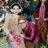 Mitoni sendiri merupakan upacara adat Jawa yang diadakan saat calon ibu menikah atau hamil 7 bulan. Tujuannya untuk keselamatan calon bayi dan ibunya. Foto: Instagram/@shandypurnamasari