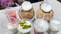 Ada juga pilihan kelapa kopyor campur buah, salah satunya alpukat yang dagingnya tebal dan gurih.
