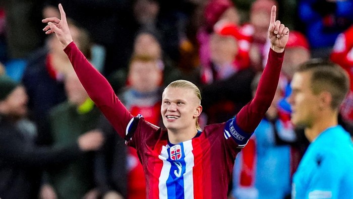 Soccer Football - UEFA Nations League - Group G - Norway v Slovenia - Ullevaal Stadion, Oslo, Norway - October 10, 2024 Norways Erling Braut Haaland celebrates scoring their first goal Terje Pedersen/NTB via REUTERS    ATTENTION EDITORS - THIS IMAGE WAS PROVIDED BY A THIRD PARTY. NORWAY OUT. NO COMMERCIAL OR EDITORIAL SALES IN NORWAY.