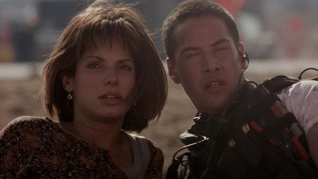 Cuplikan adegan Keanu Reeves dan Sandra Bullock di Speed.