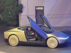 YouTuber Tenar Kritik Pedas Taksi Robot Tesla