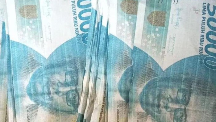 Uang palsu yang digunakan untuk transaksi secara tunai melalui agen bank di Pandak, Bantul.